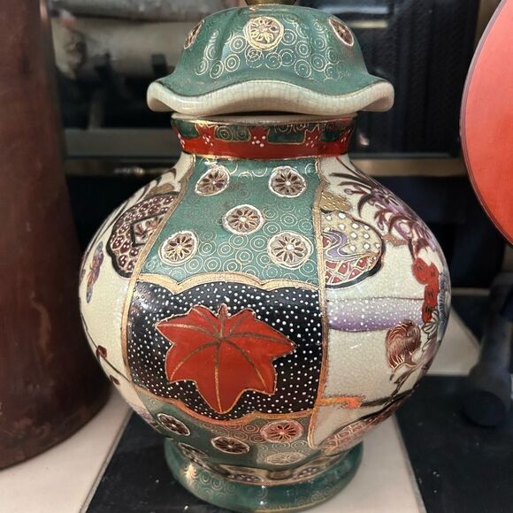 Vintage Japanese Green and white ceramic cookie jar vase with gold accents 13" - Picture 5 of 16